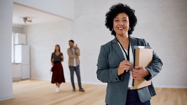 Capa do post: Corretores de imóveis: 7 habilidades indispensáveis para crescer em 2025