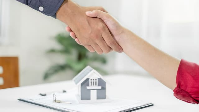 Capa do post: Como fazer um contrato de locação seguro em 2025: cláusulas essenciais e dicas jurídicas